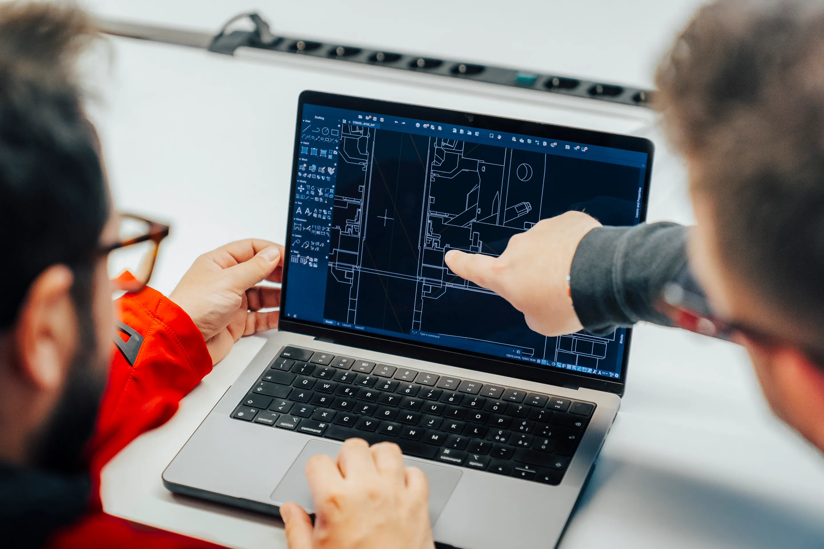 Oil and gas plant supervisors analyzing a drawing on a pc